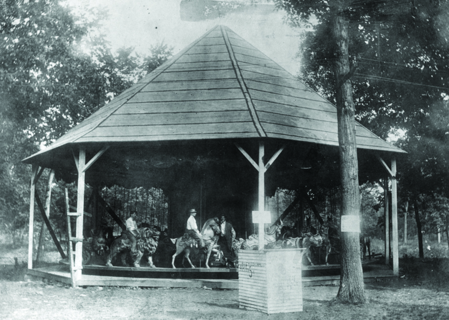 Quassy-Amusement-Park-1902-E-Joy-Morris-carousel