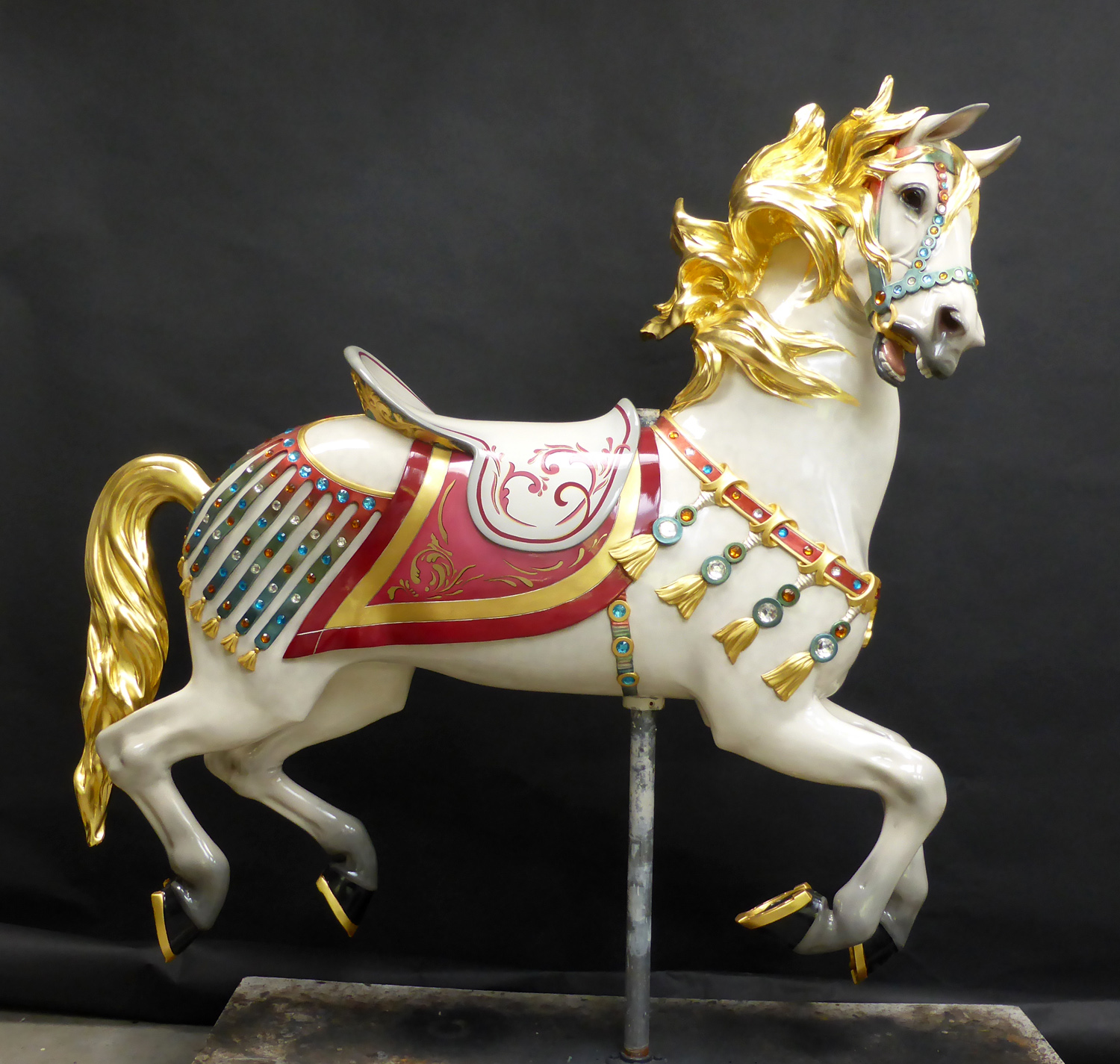 1927-Illions-supreme-carousel-horse-restored-lise-liepman-artist