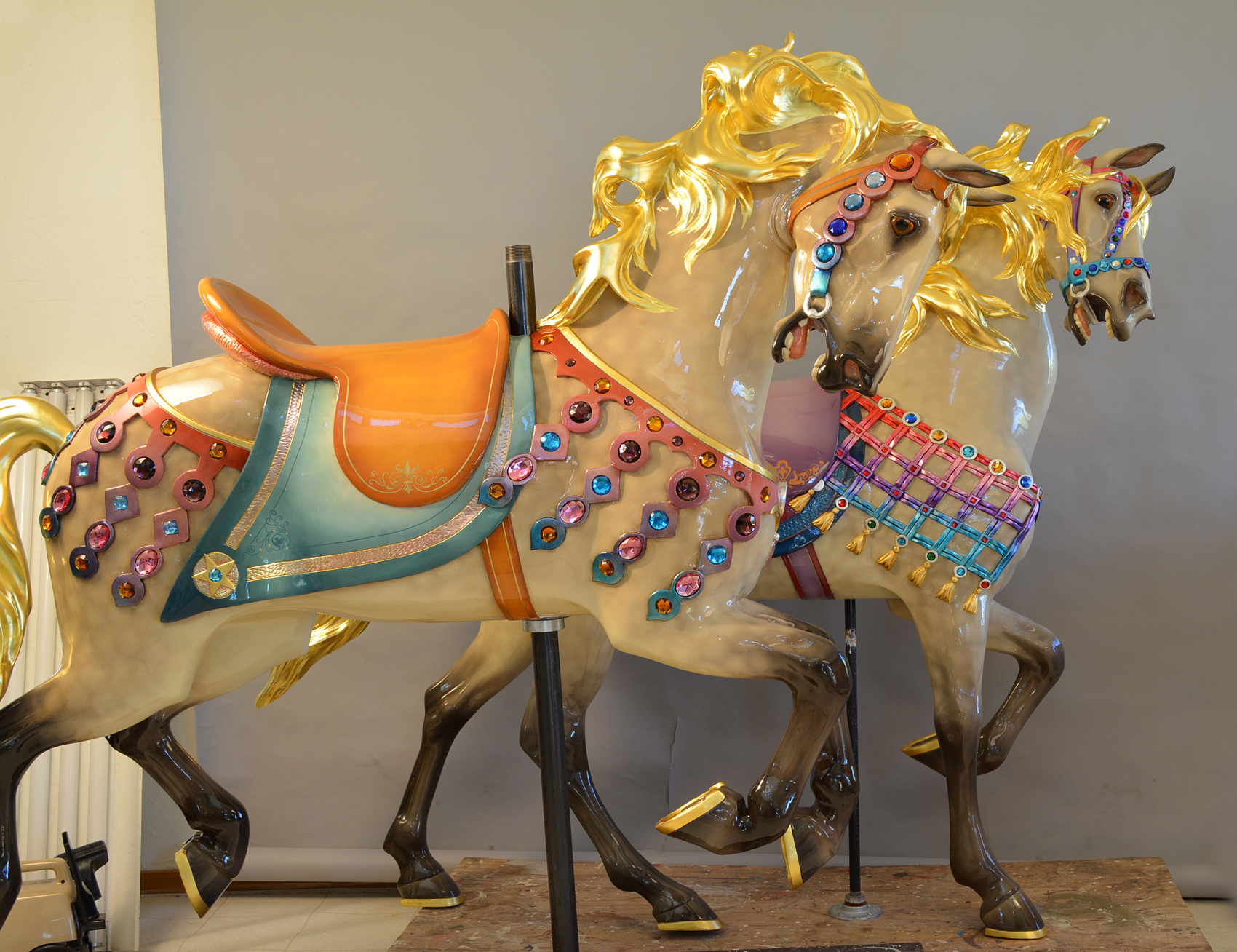 1927-Illions-supreme-carousel-horses-restored-pam-hessey-artist