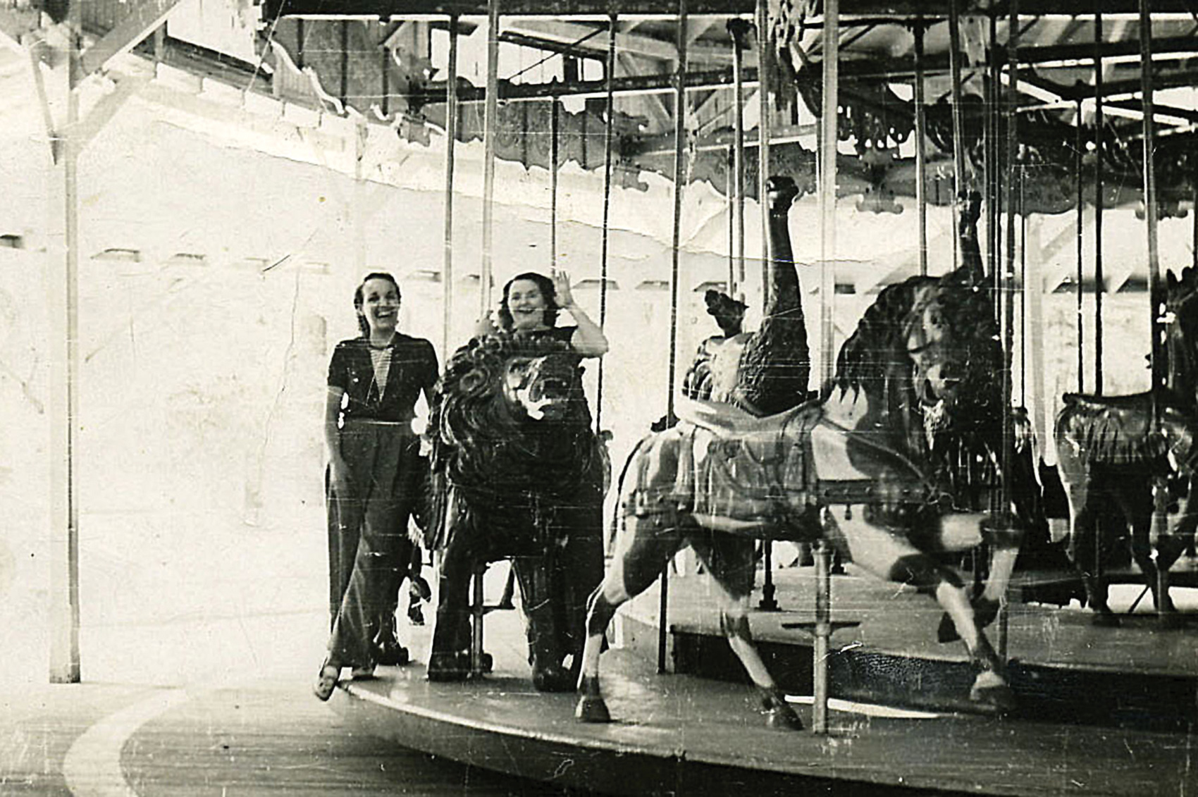 Dentzel-carousel-Tolchester-Park-MD-1950-photo-Chuck-Eckles