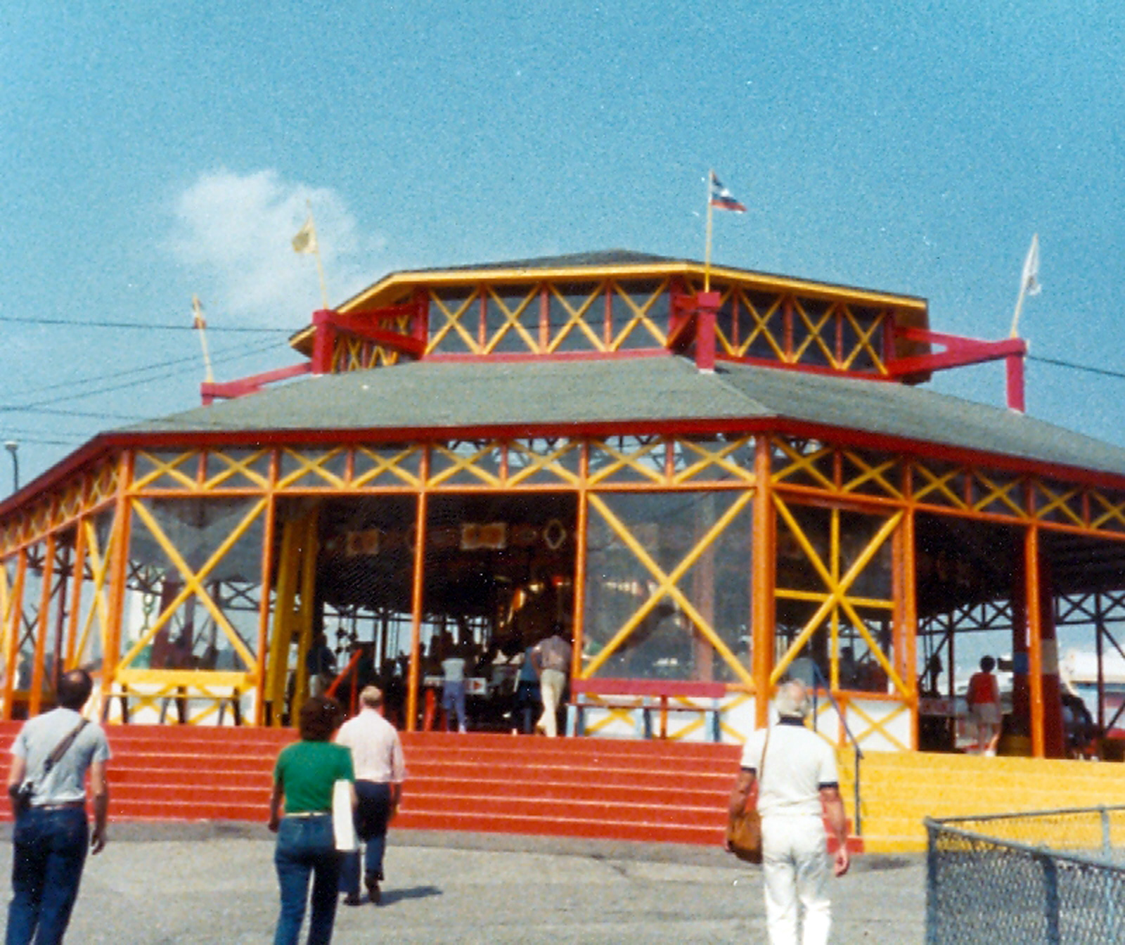 Rocky-Point-RI-ca-1910-Herschell-Spillman-carousel-building