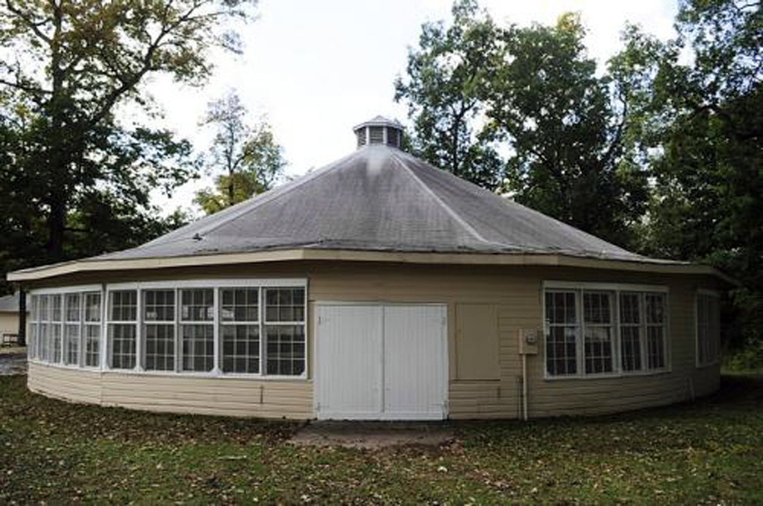 Brookeside-park-vacant-1939-carousel-building
