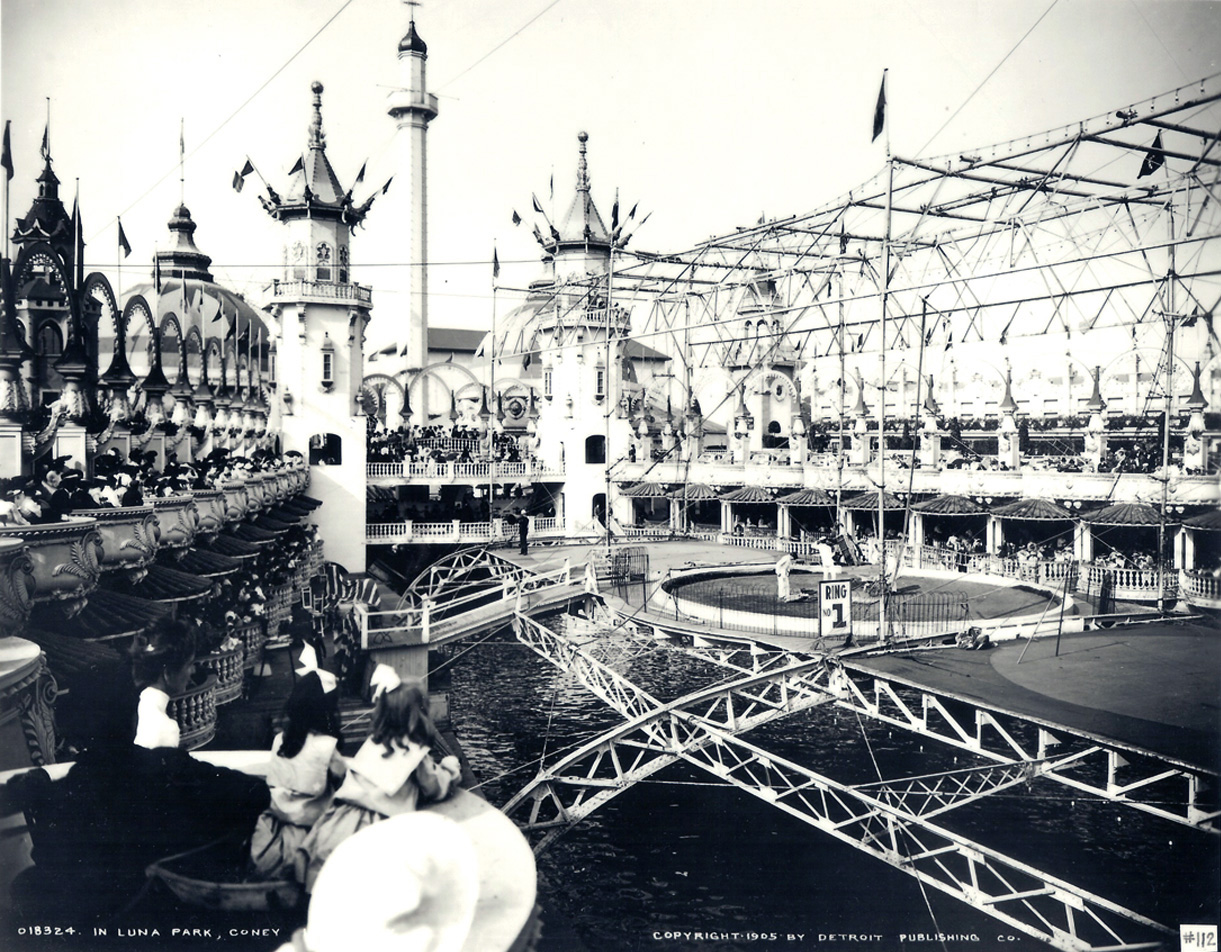 Luna-Park-coney-island-1905-floating-circus-acts